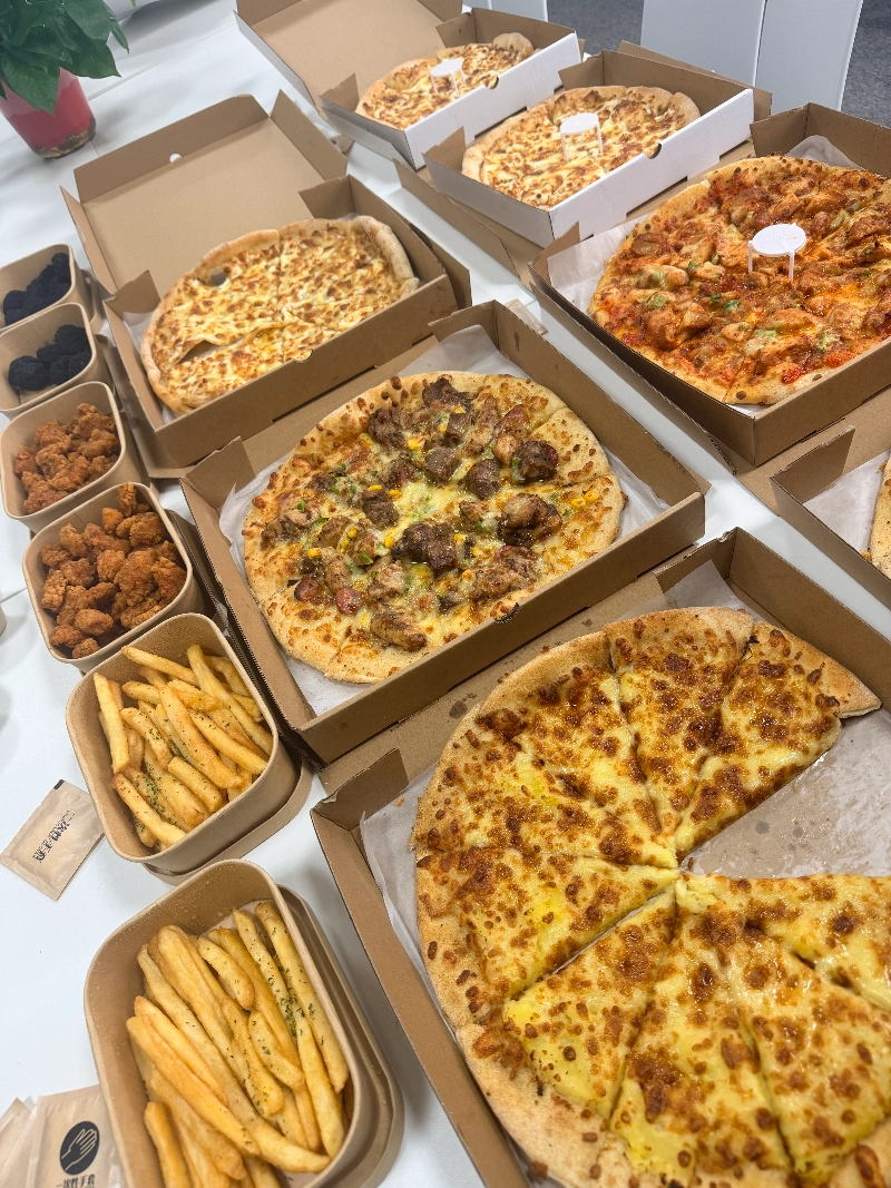 Tämän päivän onnellisuustaso ylitetty! Yritys Pizza Party